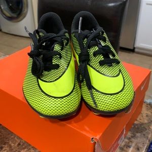 Nike Toddler boy 10c soccer cleat.